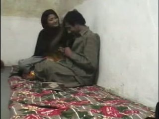 Pakistanilainen kätketty nokan seksi