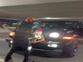 Rosa cabelo prostitutas gets pounded em jeep