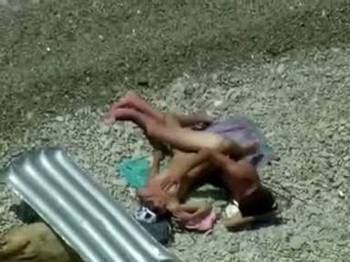 Couple nu et baisée à plage vidéo