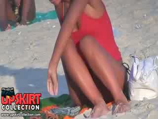Guy spied the frumusica bine shaped corp de lung legged tarfulita în the fierbinte micro bikini