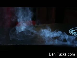 Dani daniels: gothic bampira layer smokey solo