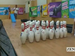 Subtitled japoniškas mėgėjiškas bowling žaidimas su seksas keturiese